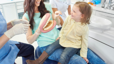 ¿Qué hábitos de higiene dental deben seguir los niños?