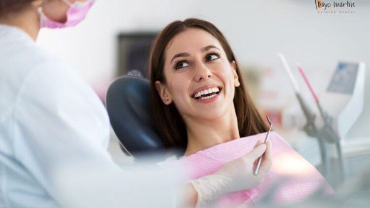 Visitas Periódicas al Dentista: Clave para una Sonrisa Saludable en Clínica Dental Bayo Martín