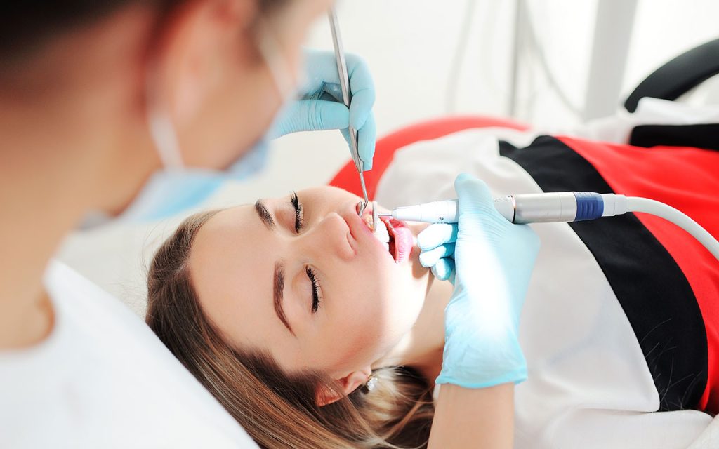 señales de que necesitas una limpieza dental