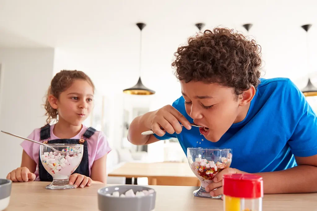 niños comiendo dulces