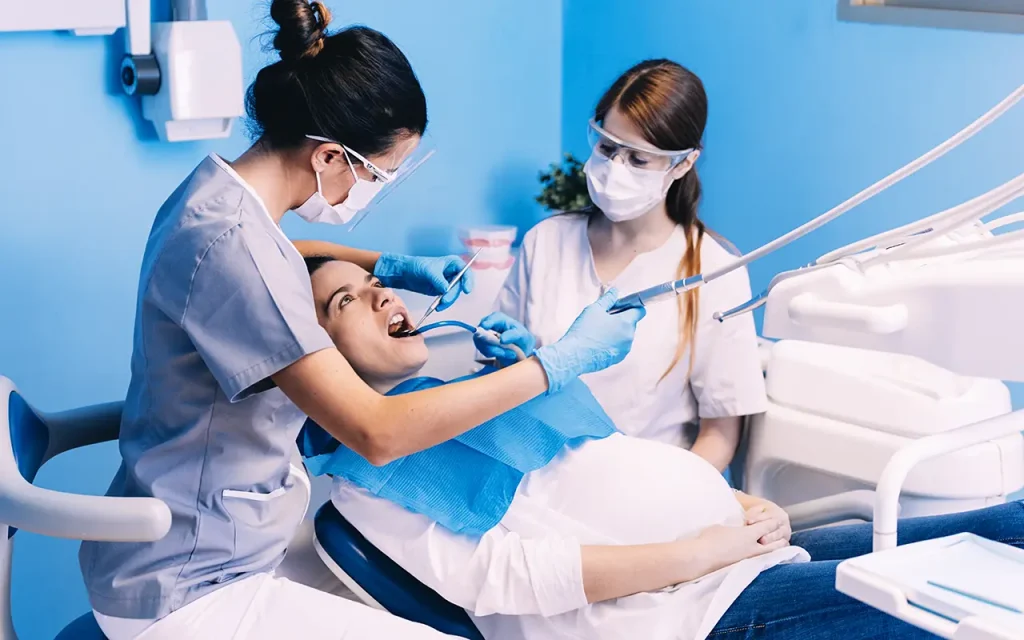 consejos para evitar encías sangrantes durante el embarazo